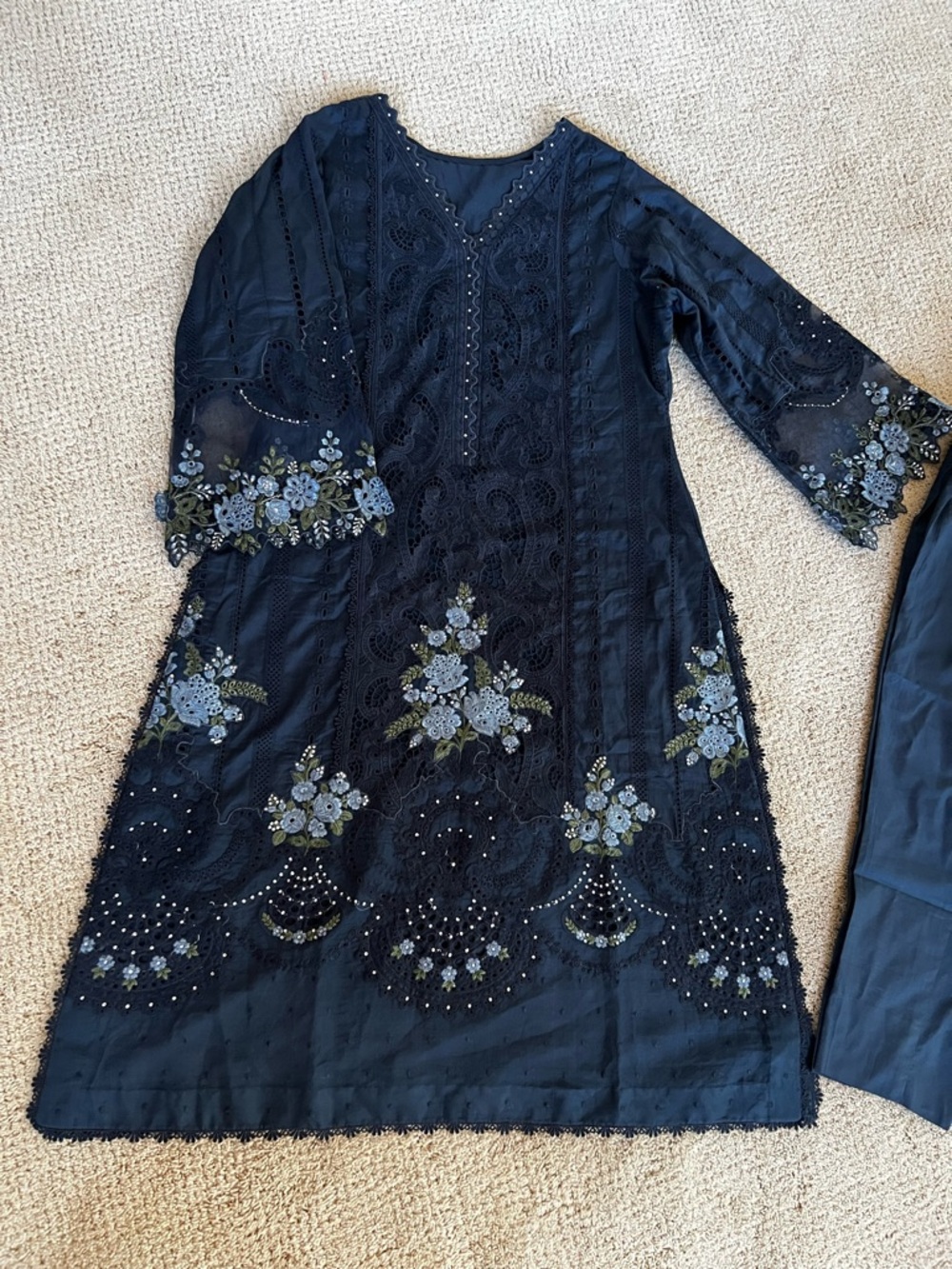 Embroidered luxury Maria B lawn dress suit - Picture 6 of 14